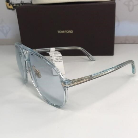 New & Authentic TOM FORD FT1061 Bertrand Oversized Aviator – Shiny Light Blue - Picture 9 of 12